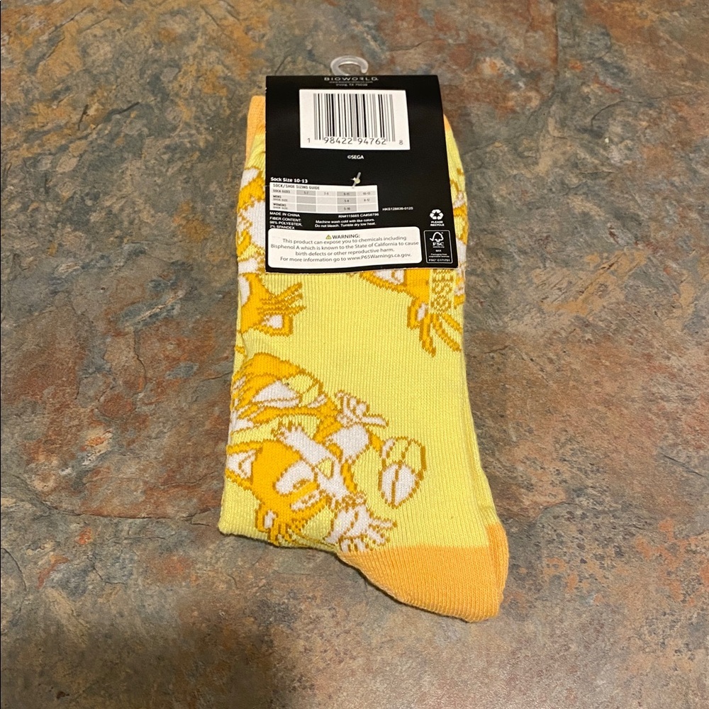 Sonic the Hedgehog Yellow Socks Size 10-13 Adult NWT - Picture 2 of 3